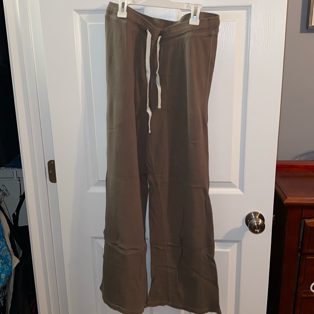 EUC CJLA Carly Jean Los Angeles Capri lounge pants in OLIVE, size M